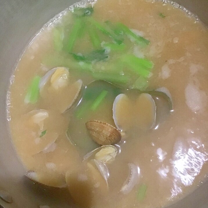 アサリと小松菜の味噌汁。